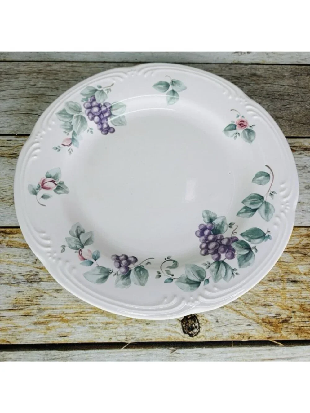 Pfaltzgraff GRAPEVINE Purple Pink Floral Stoneware Embossed Dinner Plates Set 4